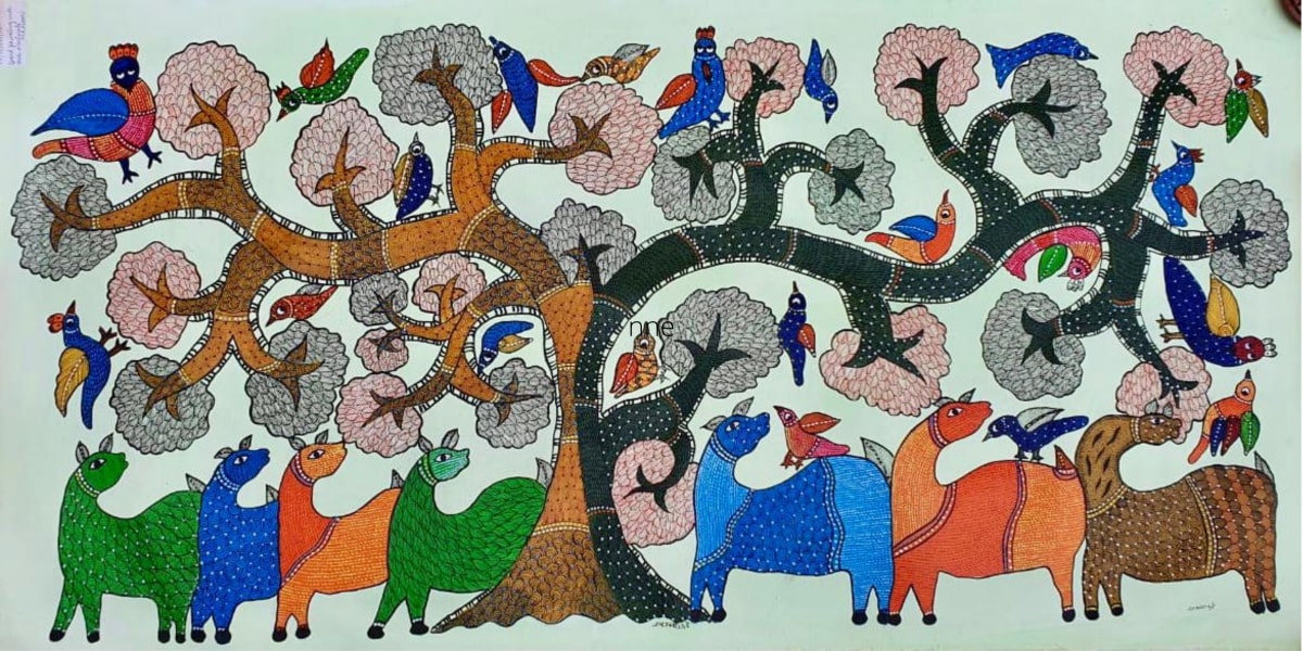 Gond: The Gonds are amongst the largest tribes in Central India. The artists use natural colors like charcoal, colored soil, plant sap, leaves and cow dung. Dots and lines are used to create this mystical and enchanting art. It is believed that images of Gond art bring good luck.